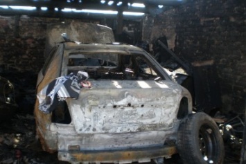 На Сумщине переливание бензина в гараже привело к пожару: мужчина получил ожоги, автомобиль сгорел (ФОТО)