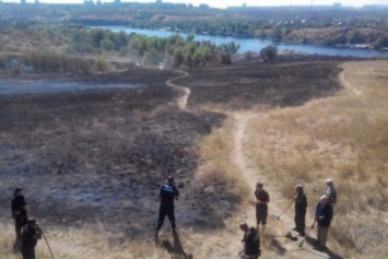 В Запорожье горящую Хортицу тушили несколько десятков пожарных