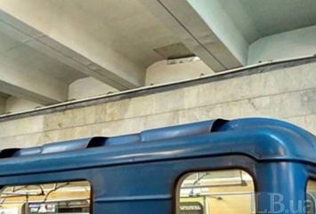 В метрополитене не увидели угрозы в поврежденном потолке на станции