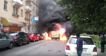 В Москве грабители напали на инкассаторов и подожгли их машину