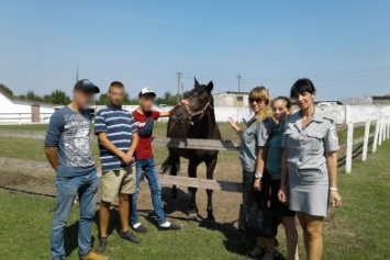 В Херсонской области несовершеннолетние правонарушители побывали на конной ферме