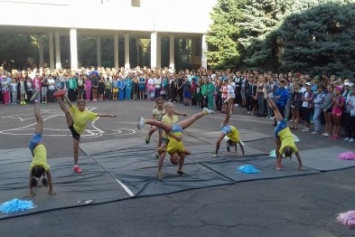 В криворожской гимназии торжественно и зрелищно проводят "Олимпийскую неделю" (ФОТО)