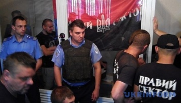 Мукачевское дело: активисты заблокировали суд из-за переноса слушания
