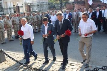Сегодня в Симферополе почтили память воинов Крымской войны (ФОТО)