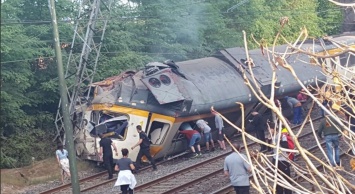 В Испании в результате крушения поезда погибли 4 человека, 47 ранены
