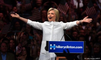 Соучредитель Facebook дал на кампанию Клинтон $20 миллионов