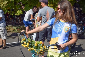 Около тысячи николаевцев отметили День города праздничным велопробегом