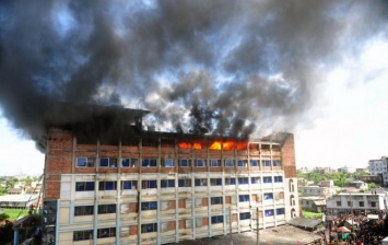 Пожар на фабрике в столице Бангладеш: погибли 15 человек