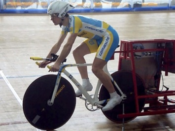 Велосипедист Е.Дементьев торжествовал в квалификации Паралимпийских игр