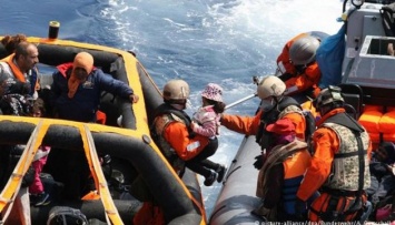 В Средиземном море спасли 2300 мигрантов