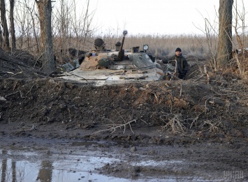 Порошенко посмертно дал Героя Украины танкисту из АТО (фото)