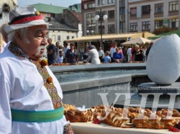 "Праздник хлеба" стартовал в Ивано-Франковске