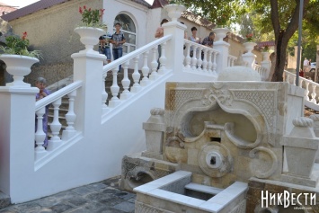 В Николаеве торжественно запустили родниковую воду в восстановленном Турецком фонтане