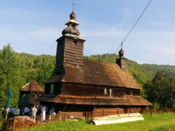 На Закарпатье в отреставрированном храме XVIII ст. состоялось первое богослужение