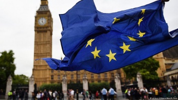 Лондон хочет ввести рабочие визы для граждан ЕС