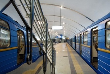 Завтра подземка Киева будет работать на час дольше