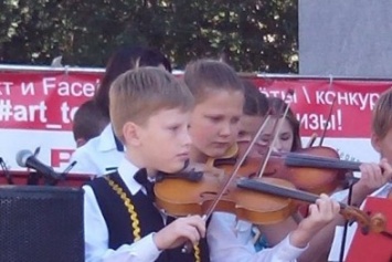 В Днепре одновременно выступили сразу несколько оркестров (ФОТО)