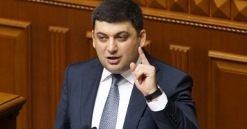 Премьер-министр сделал замечание Сенкевичу, который отвлекался на переписку в телефоне