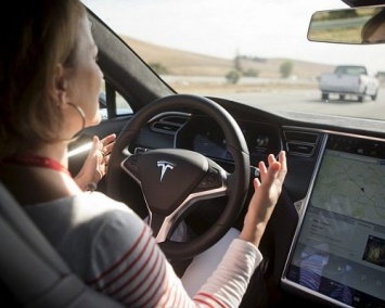 Tesla рассказала о нововведениях в системе автопилотирования
