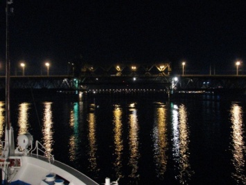 Сроков возобновления освещения Крюковского моста пока нет