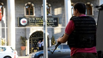 На юго-востоке Турции происходят вооруженные столкновения после отстранения 28 избранных мэров