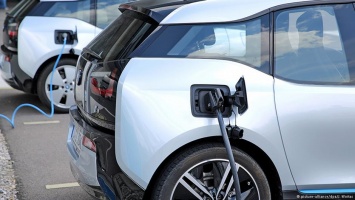 Handelsblatt: BMW будет выпускать больше электромобилей