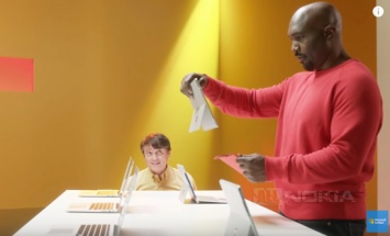 В очередной рекламе Microsoft сравнивает Surface Pro 4 с Macbook Air
