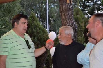 Саакашвили отобедал с Кикабидзе в киевском ресторане в рабочее время