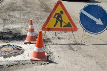 В Малодолинском ремонтируют дороги и делают тротуары (видео)