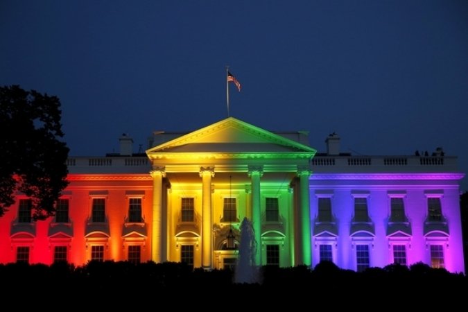 Белый дом в США осветили радужными цветами ЛГБТ-движения