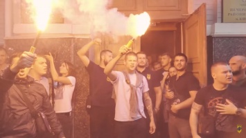 Вскоре "Азов" начнет бросать гранаты на улицах Киева - политолог