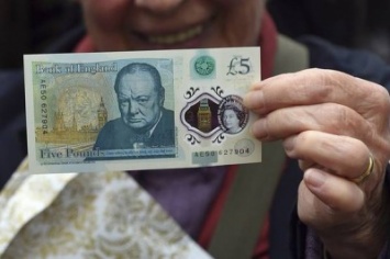Великобритания выпустила новую пластиковую банкноту с портретом Черчилля