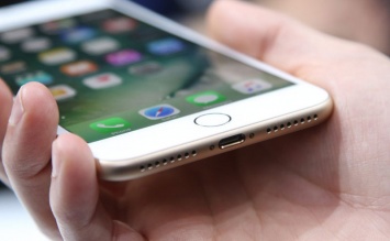 Пользователи в соцсетях нашли способ подключить обычные наушники к iPhone 7