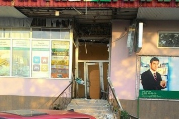 Устройство, которым сегодня была взорвана дверь в одном из херсонских банков, было самодельное, - эксперты (фото)