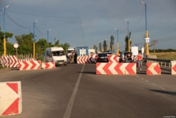 На админгранице Херсонщины и Крыма пограничники задержали гражданина, который вброд перешел озеро Сиваш