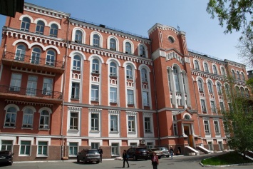 Экс-директора КП подозривают в растрате средств, выделенных на реконструкцию Александровской больницы