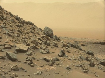 "Кьюриосити" поделился новыми снимками марсианских гор