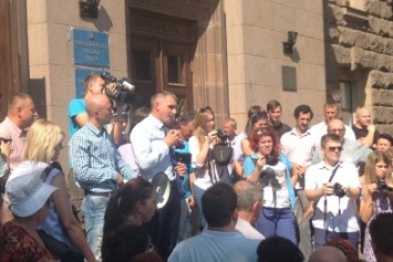 Митингующие у городского совета требовали "импичмент" Сенкевичу (ВИДЕО)