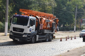 В Одессе проводятся плановые работы по очистке системы ливневой канализации