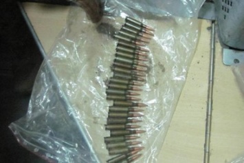 Сумские пограничники обнаружили магазин и патроны к автомату Калашникова, замаскированные перцем (ФОТО)