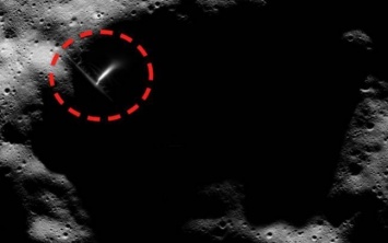 NASA: На темной стороне Луны в кратерах бьют молнии