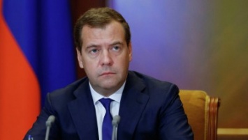 Медведев предложил обнулить НДС для дальних перевозок пассажиров