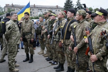 У Порошенко признали сепаратистские настроения Юго-Востока и решили спасать ситуацию усилением роли военных