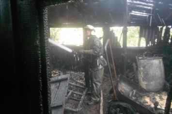 На Сумщине пожарные ликвидировали возгорание хозяйственной постройки (ФОТО)