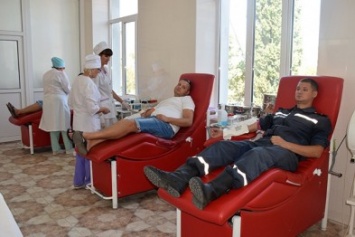 Спасатели Николаевщины приняли участие во Всеукраинской акции "Твоя кровь - спасительная" (ФОТО)