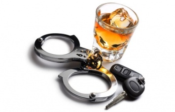Запорожский суд никак не наказал следователя, ездившего пьяным за рулем