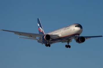 Пассажирский самолет Boeing вернулся в аэропорт Симферополя из-за проблем с двигателем