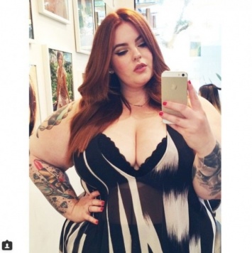 155-килограммовая модель Тесс Холлидей выставила в Instagram фото кормления сына грудью