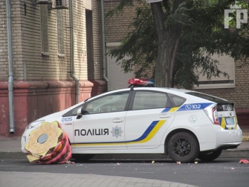 На съемках "Слуги народа" в Запорожье торт упал на полицейский автомобиль (Фото)