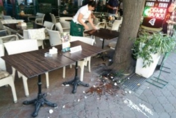 На Дерибасовской агрессивные ультрас напали на турецкий ресторан